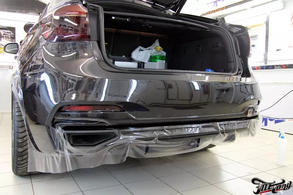 BMW X6. Антигравийная защита обвеса полиуретаном Suntek PPF.